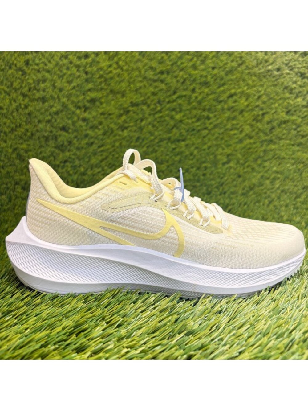 Nike Air Zoom Pegasus 39 Womens Size 5 Yellow Athletic Running Shoes Sneakers